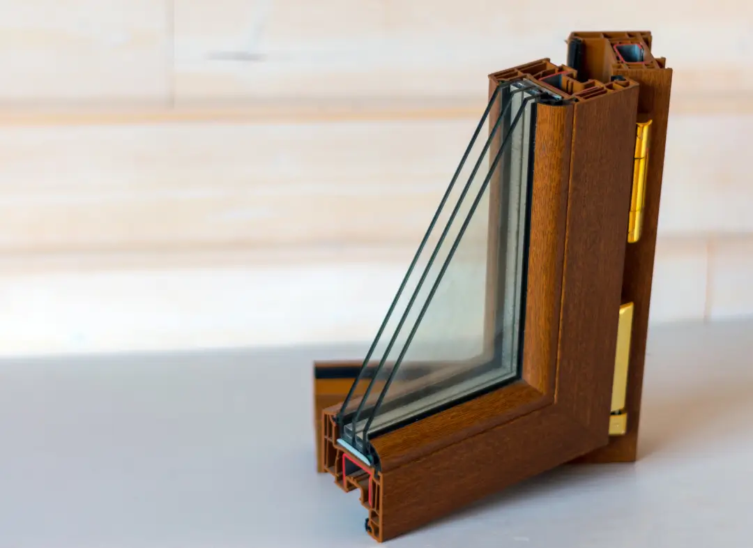 Installation de fenêtre en bois sur mesure Beauvoisin